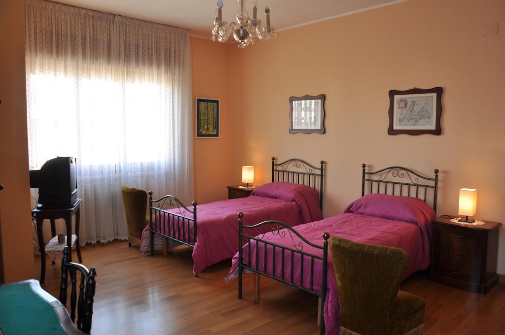 Giangurgolo B&B Rende Habitación foto